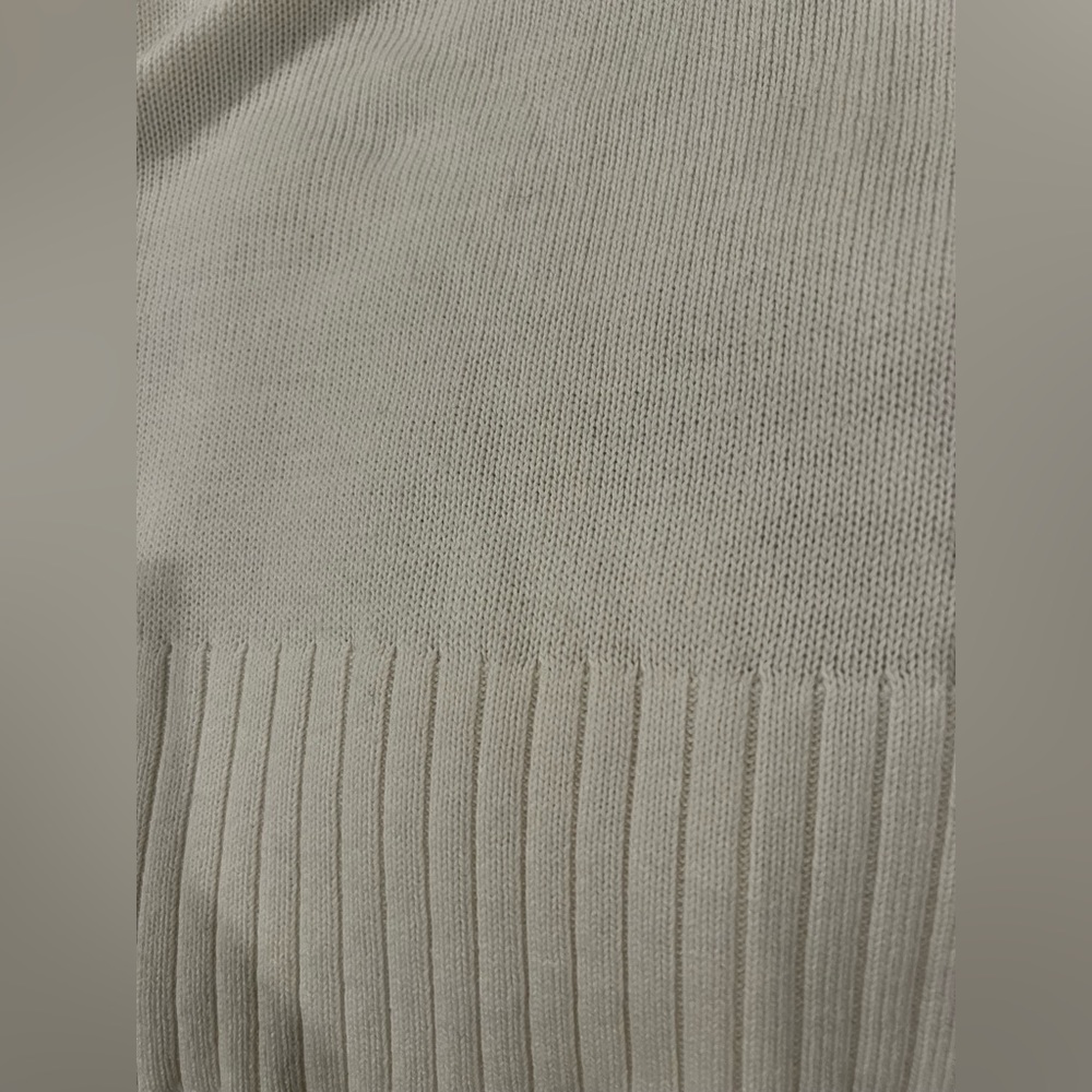 Old Navy Ivory Sweater - Picture 4 of 4
